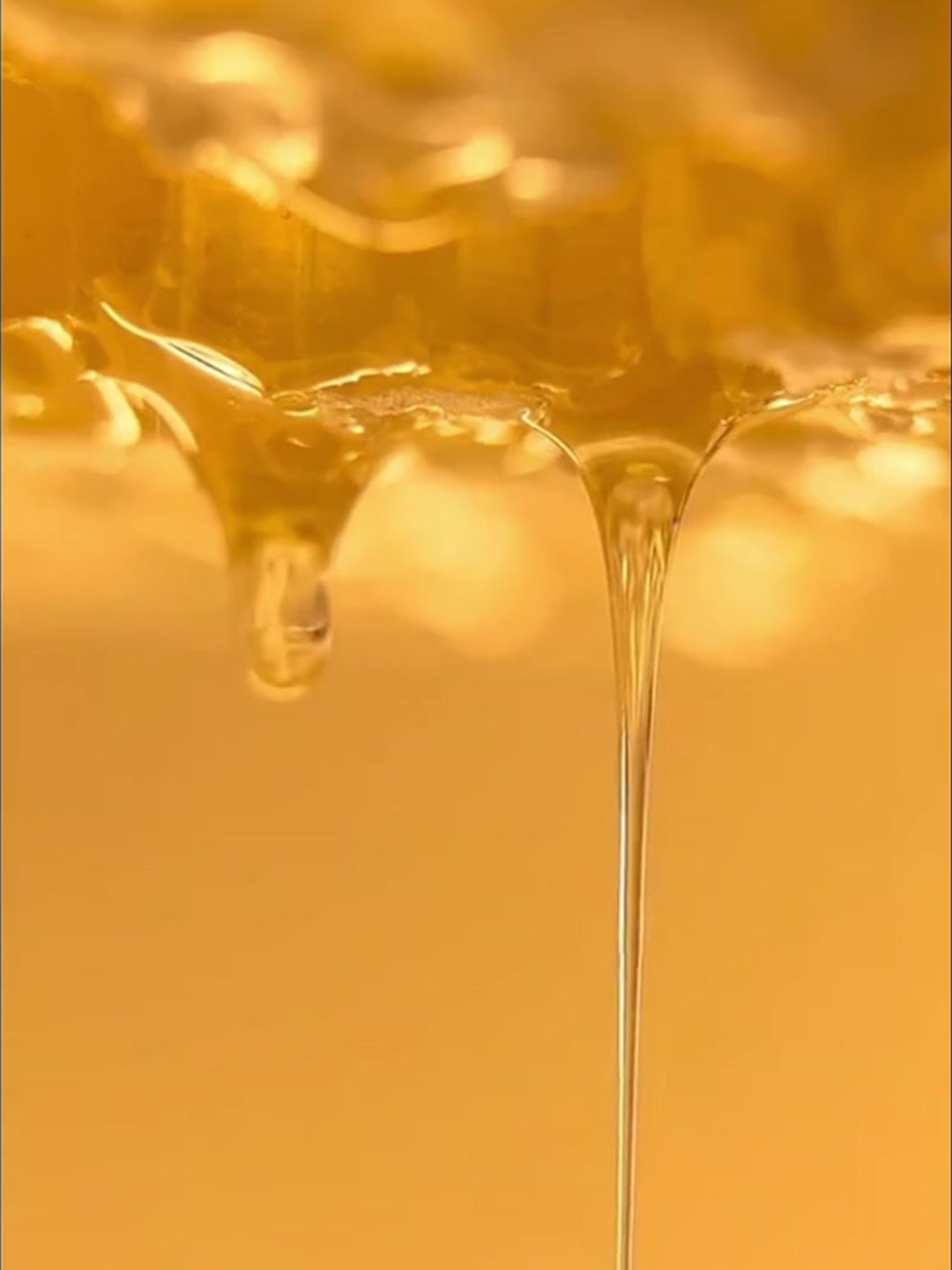 Texture dorata e naturale della linea Beeos